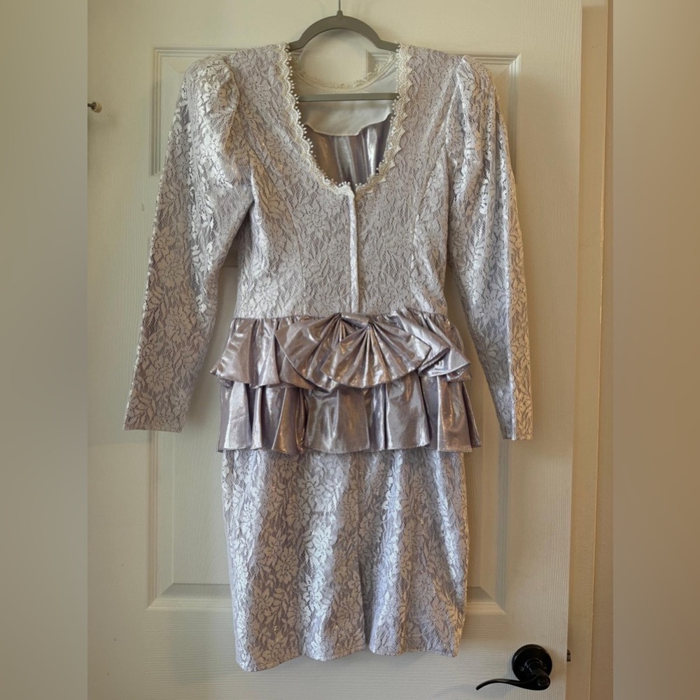 Vintage Scott McClintock Lavender Metallic Lace Peplum Dress Bow Back Size 4‎